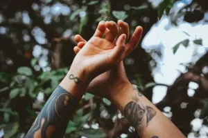 Jak dobrać tatuaż do charakteru? Porady i inspiracje