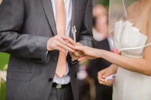 Co oznacza mrowienie w nogach? Przyczyny i rozwiązania